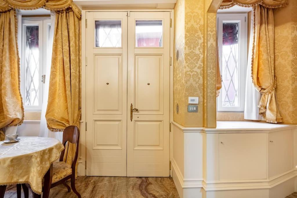 Appartamento Ground Floor Luxe Historic Studio City Centre Bologna Esterno foto